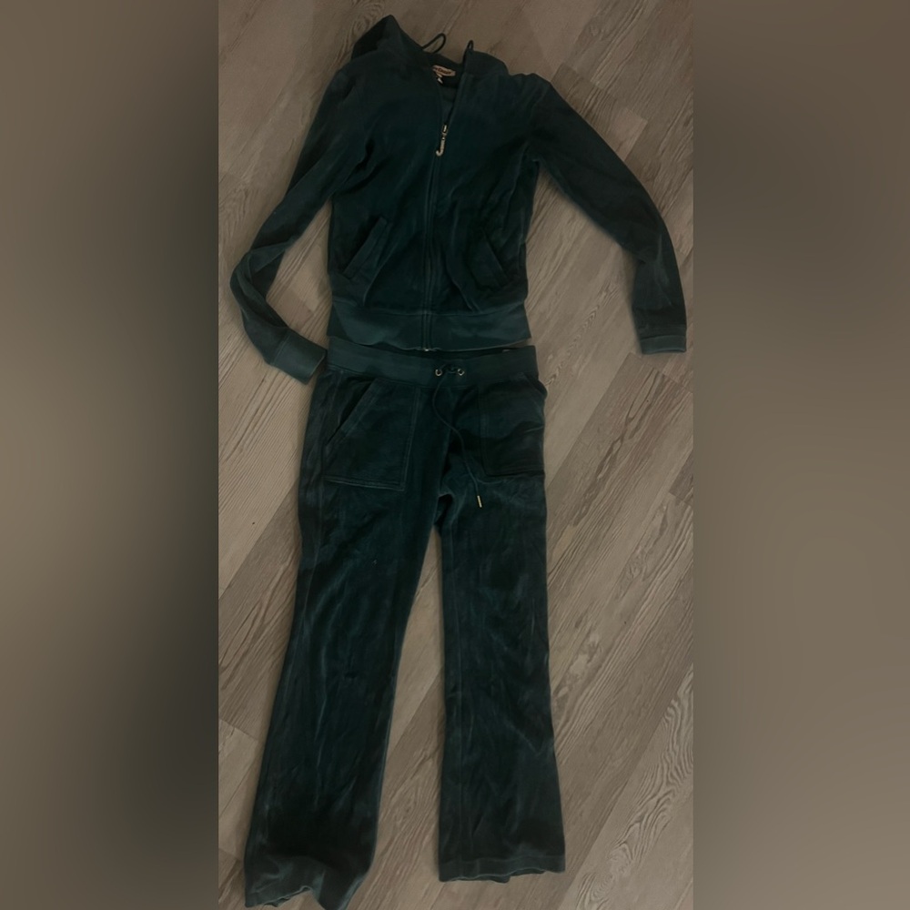 Vintage juicy couture tracksuit. Size XS. Sparkly J. Don’t miss out!